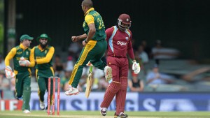 Vernon Philander had Chris Gayle caught behind cheaply which set the tone for the day. (Photo courtesy espncricinfo)