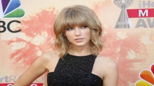 Singer Taylor Swift poses at the 2015 iHeartRadio Music Awards in Los Angeles, California, in this file photo taken March 29, 2015